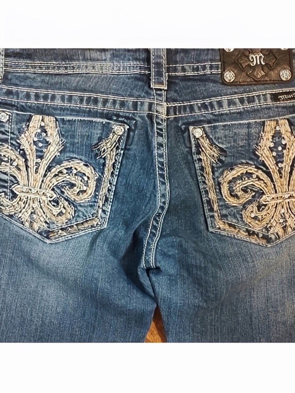 Gorgeous Y2K Miss Me Capri Jeans With Fleur de Lis Pockets 23-1/2” Inseam